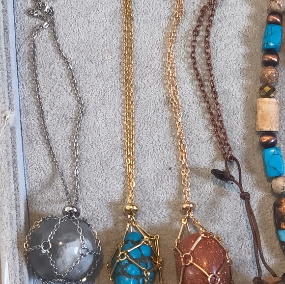 Necklace - Picture 3 of 8